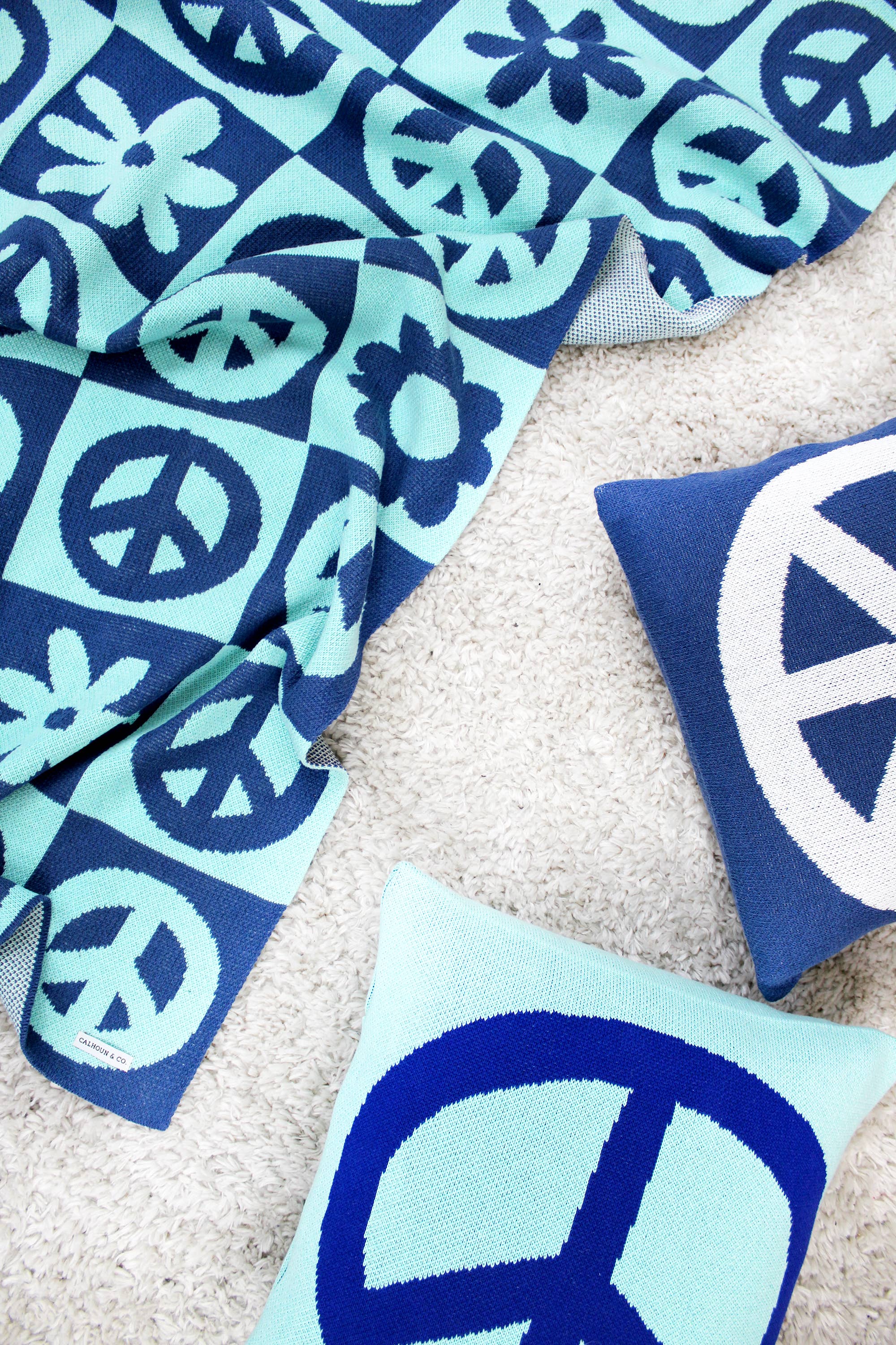 Calhoun & Co. - Wholesale Throw/Decorative Pillow - Peace Sign Knit Pillow2