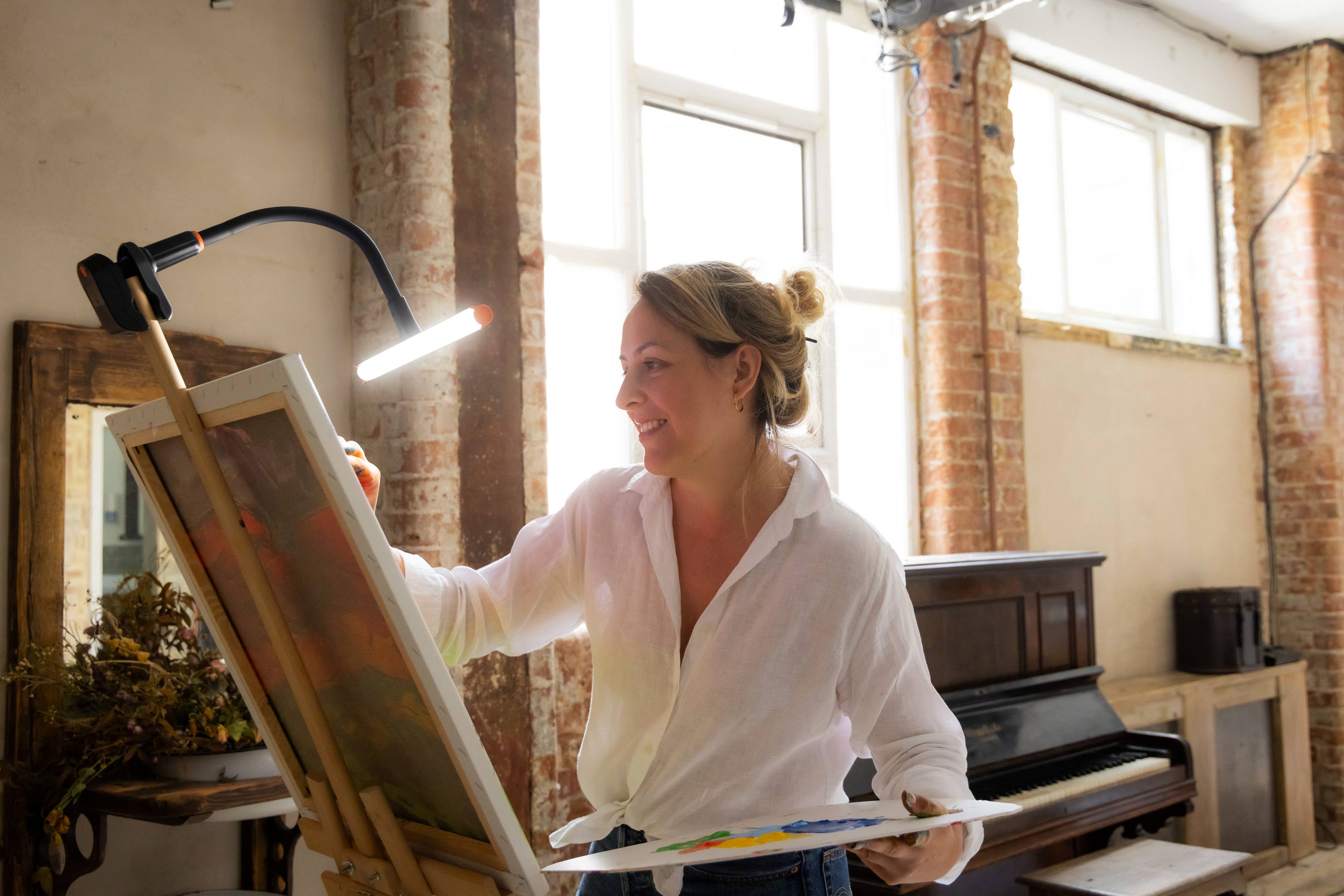 The Daylight Company Ltd – wholesale Craft tool – Easel Lamp Go - Portable light2