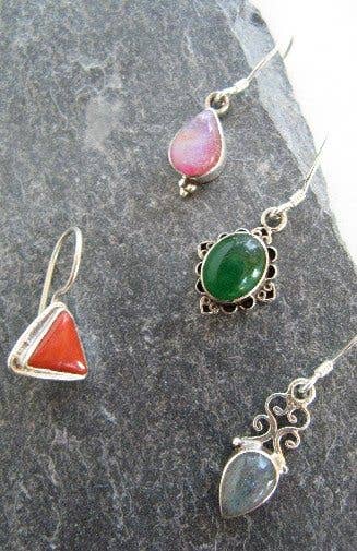 Ganesh Himal Trading – Engroshandel Hængeøreringe og creoløreringe – Blandede håndlavede øreringe i sterlingsølv med ædelsten - 14 $1