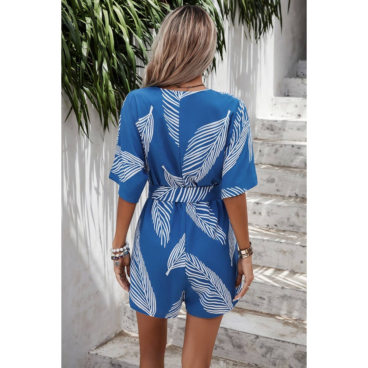 BLAU Blattdruck V-Ausschnitt Gürtel Passform Fledermausärmel Overall für den Großhandel auf Faire6
