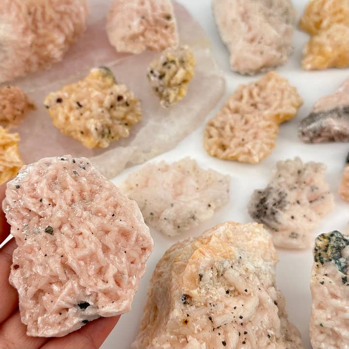 Lyserøde dolomit naturlige krystalklynger for engroshandel hos Rock Paradise