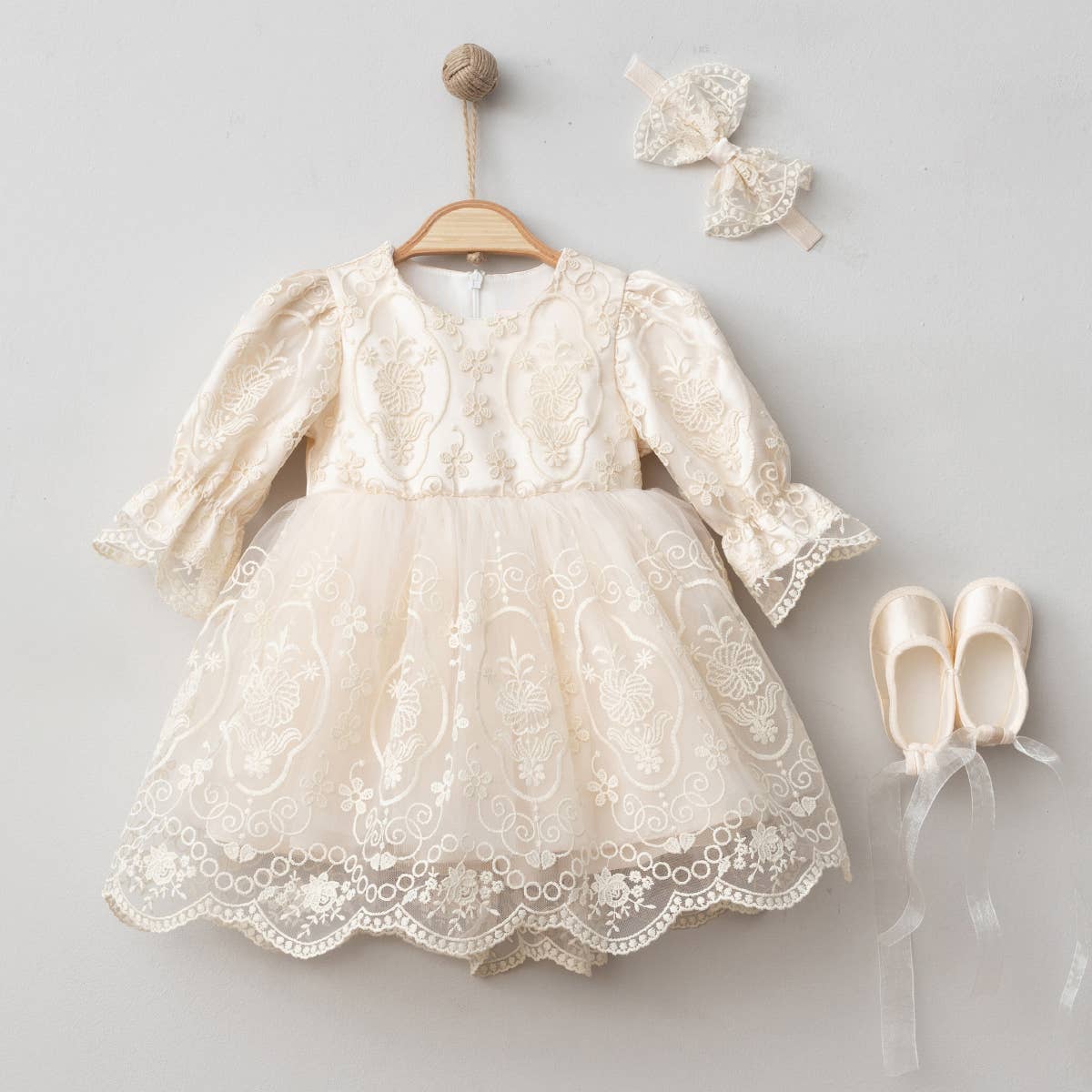 Omnis Pura – wholesale Clothing set – Baby – Baby Girl Christening Set – 4-Pcs Neutral Lace Baptism0