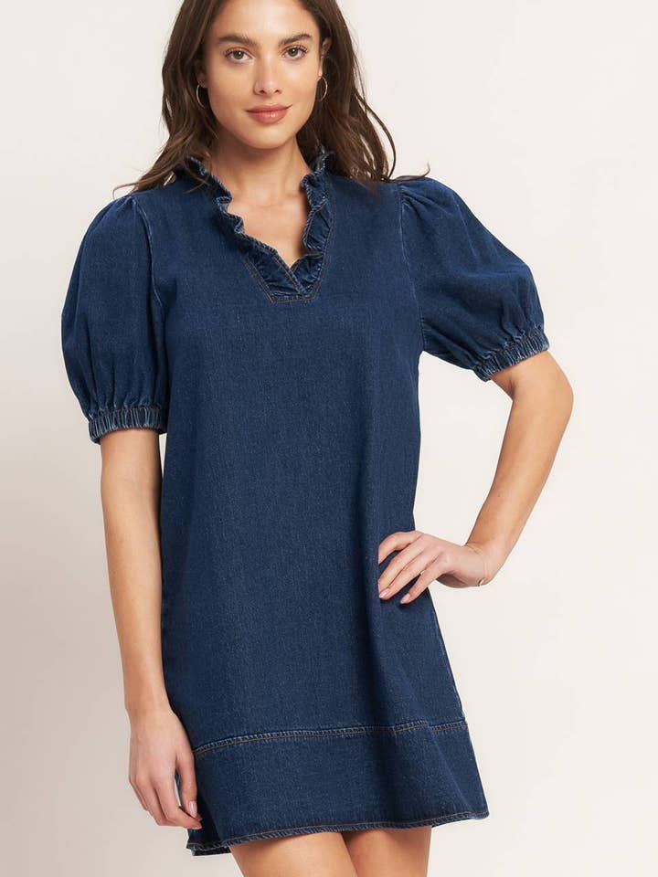Une mini-robe en denim délavé - ID23082 pour la vente par FLYING TOMATO