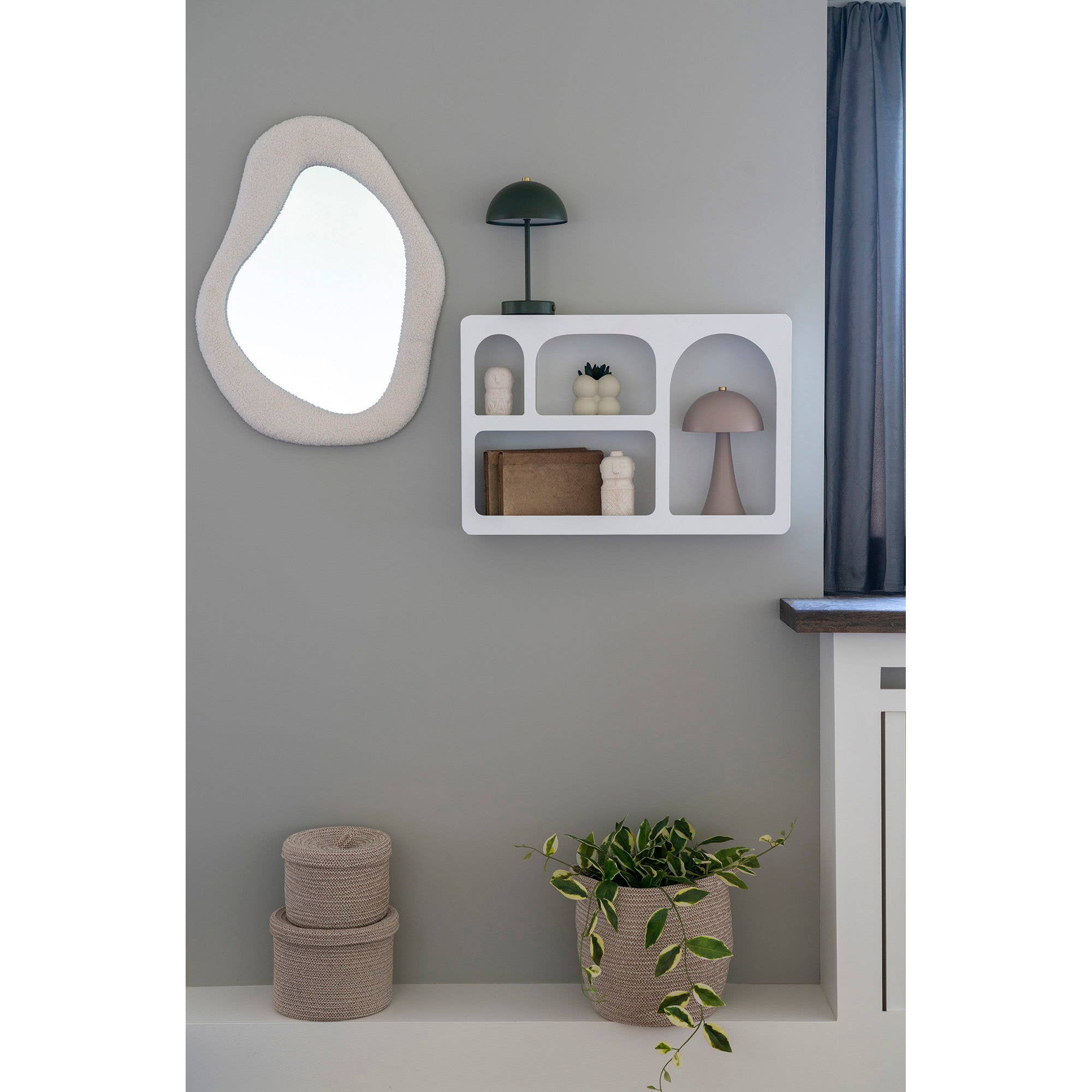 Blanc Miroir Bosa en peluche blanche, 46,5 x 61 cm en vente sur Faire1