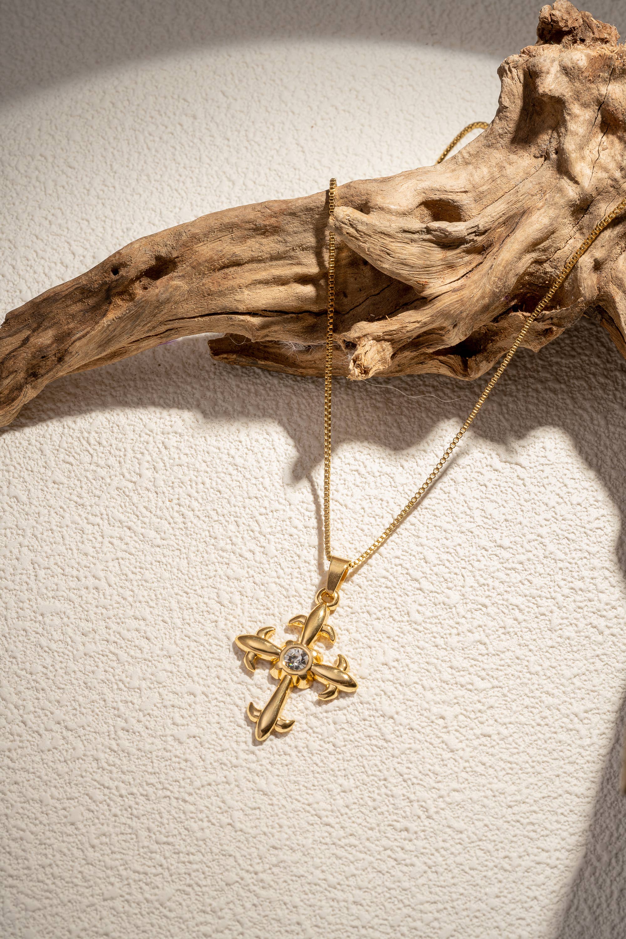 COSMOS – Engroshandel Halskæde med vedhæng – Rustfrit stål halskæde med kors og rhinsten0