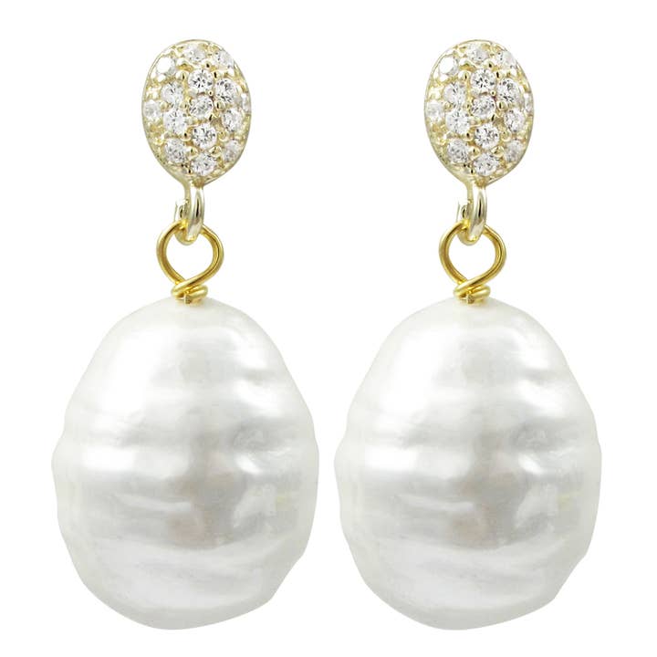 Pendientes de plata de ley chapados en oro con perlas de concha barroca y circonitas cúbicas. para venta al por mayor de Dlux Jewels