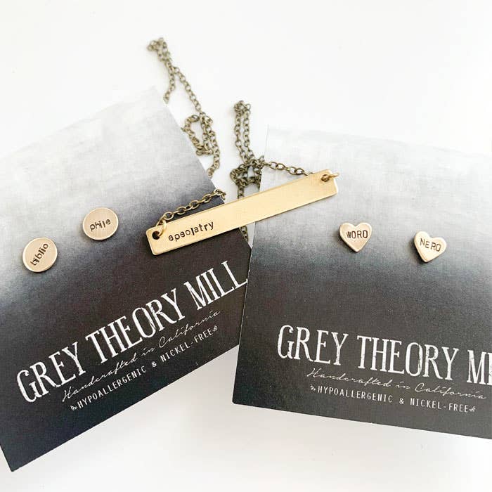 Colliers et Boucles d'Oreilles pour Amoureux des Livres – Bijoux Cadeaux pour la vente par Grey Theory Mill