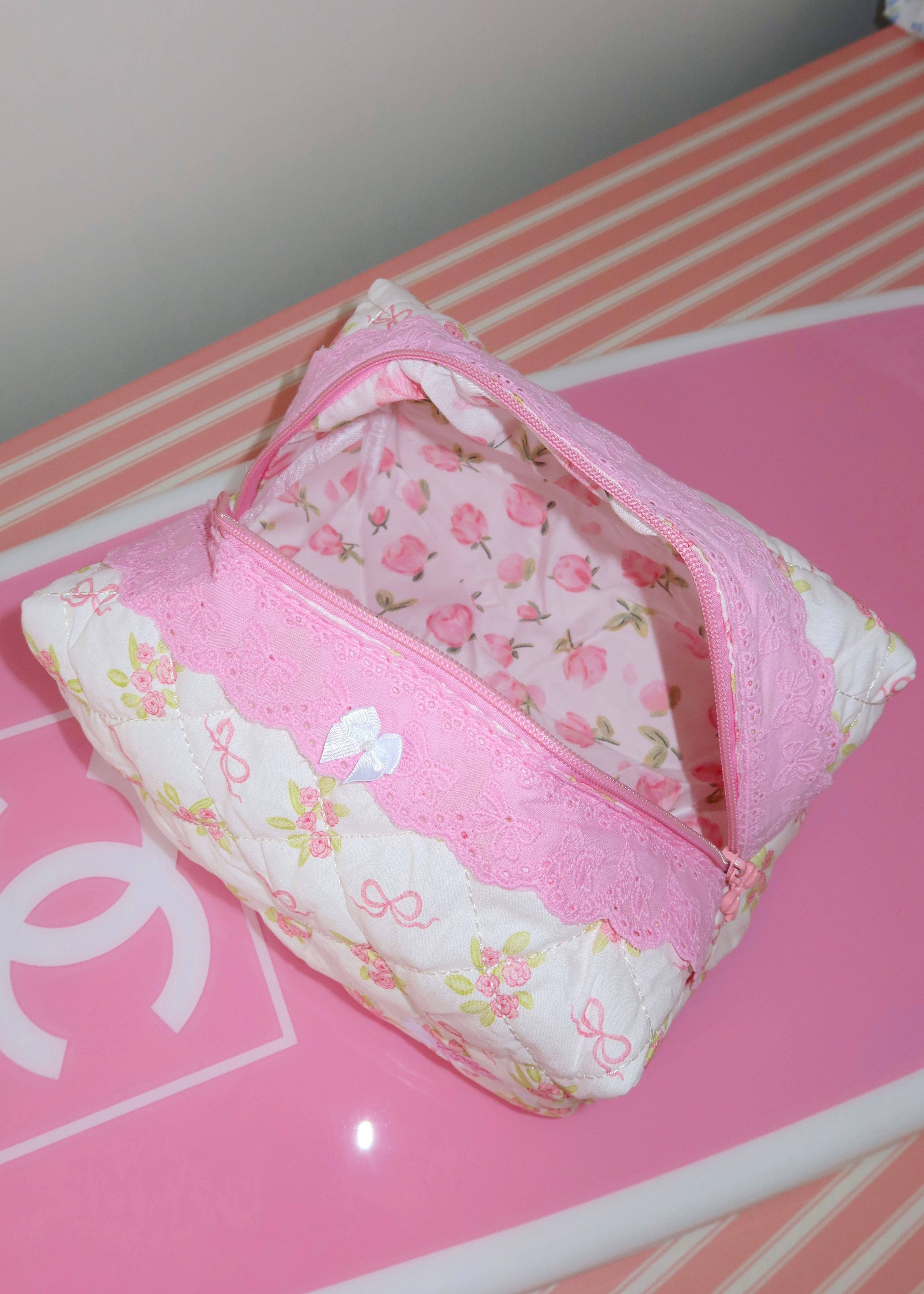 Colorful Natalie - Wholesale Makeup/Cosmetic Bag - Hearts On Florals XL Makeup Bag1