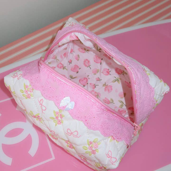 Colorful Natalie - Wholesale Makeup/Cosmetic Bag - Hearts On Florals XL Makeup Bag1