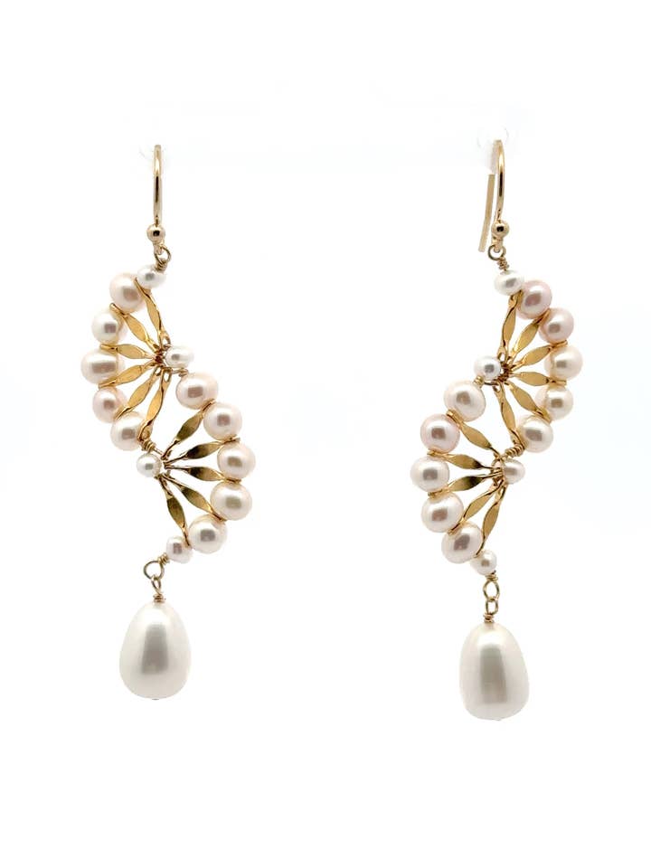 Himmlische Blüten Tropfen-Ohrringe für den Großhandel von Human Design Studios