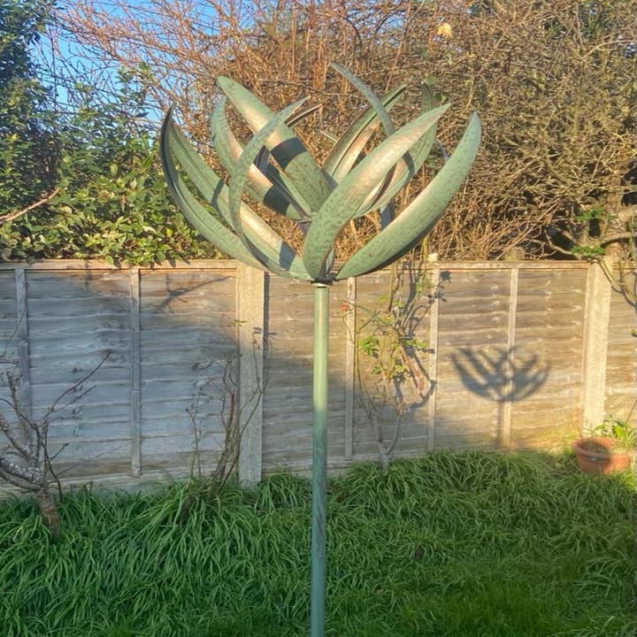 Marissa's Gifts – Großhandel Windspiel – Burghley Garden Windskulptur Spinner Grüngrün1