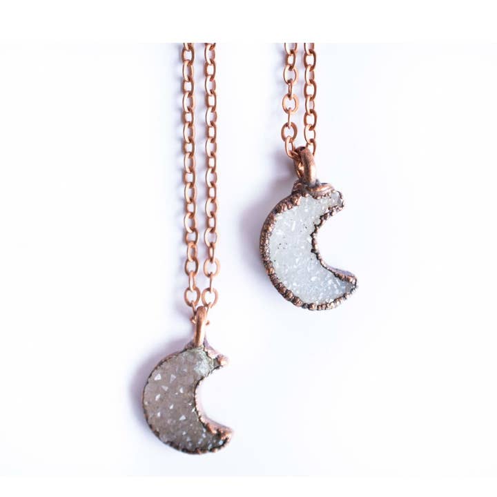 HAWKHOUSE - Wholesale Halskettinghanger - Druzy kristallen maan ketting | Electroformed druzy ketting