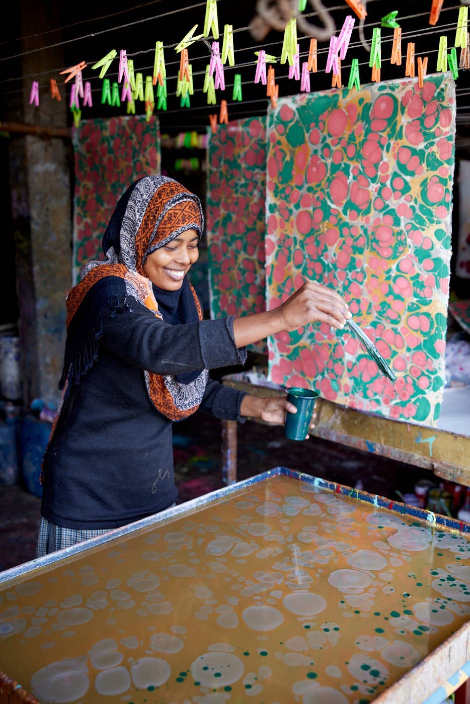 Paper Mirchi – Großhandel Geschenktüten – Handgemachte marmorierte Geschenktüten (Mittel) – Christmas Glitz10