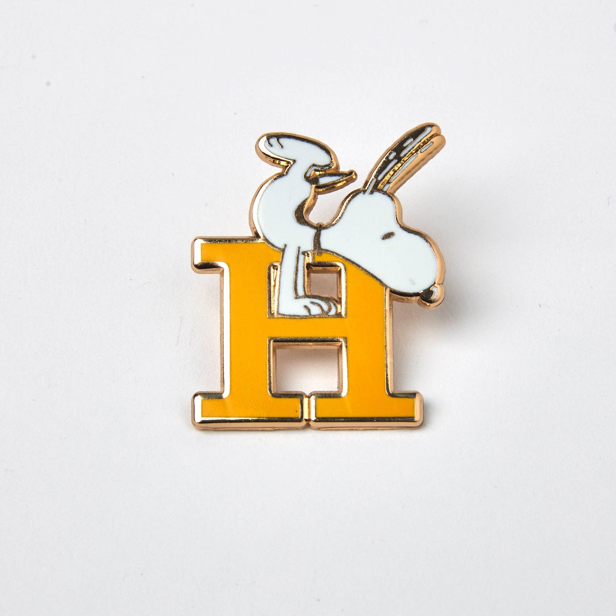 Magpie – wholesale Lapel pin/button – Peanuts Alphabet Pin - H0