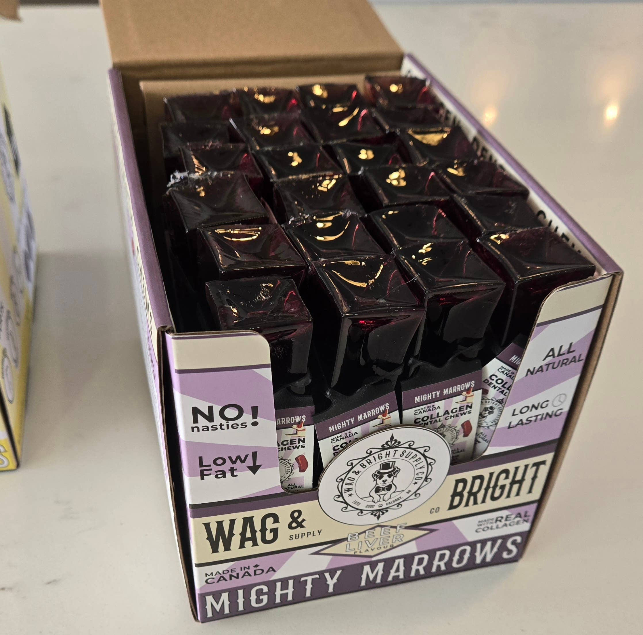 Wag & Bright Supply Co. - Vente Os à mâcher – chien - Mighty Marrows Collagen Dental Chew - Bœuf Spiruline - SM/LG21