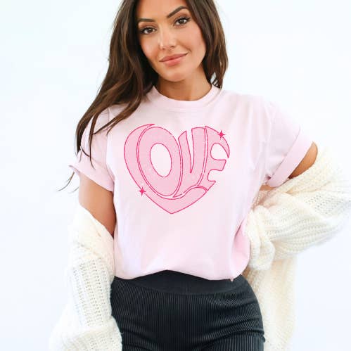 T-shirt graphique Love Heart Comfort Color pour la vente par Classy Crafts Wholesale