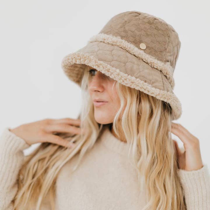 Pretty Simple – wholesale Bucket Hat - Dam – Slope Style Kviltad Hatt med Pälskant REA! URSPRUNGLIGT $14