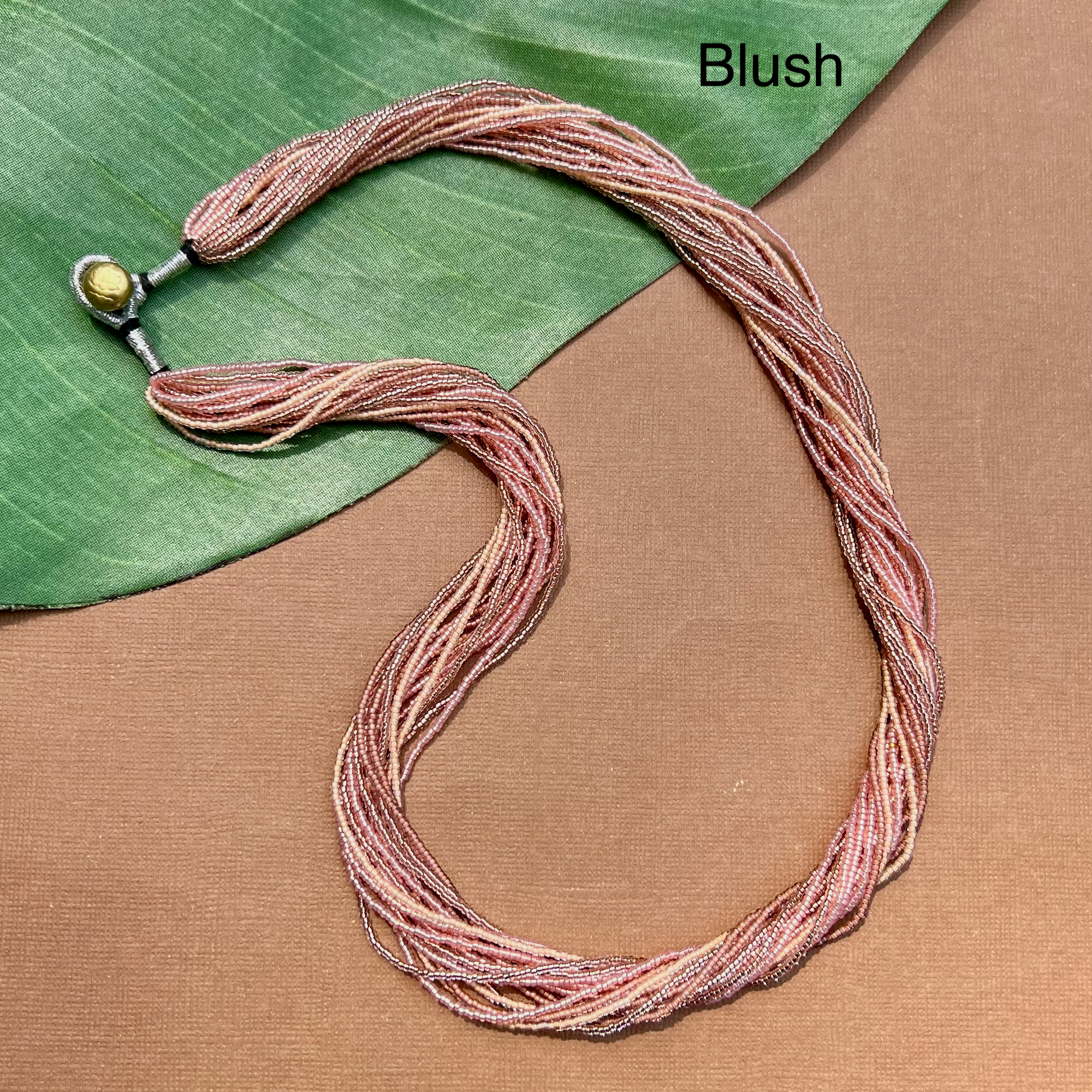 Bead Goes On – Colar com missangas/pérolas por atacado – Colares Grossos de Missangas de Múltiplas Fios - Fecho de Botão de Lótus2