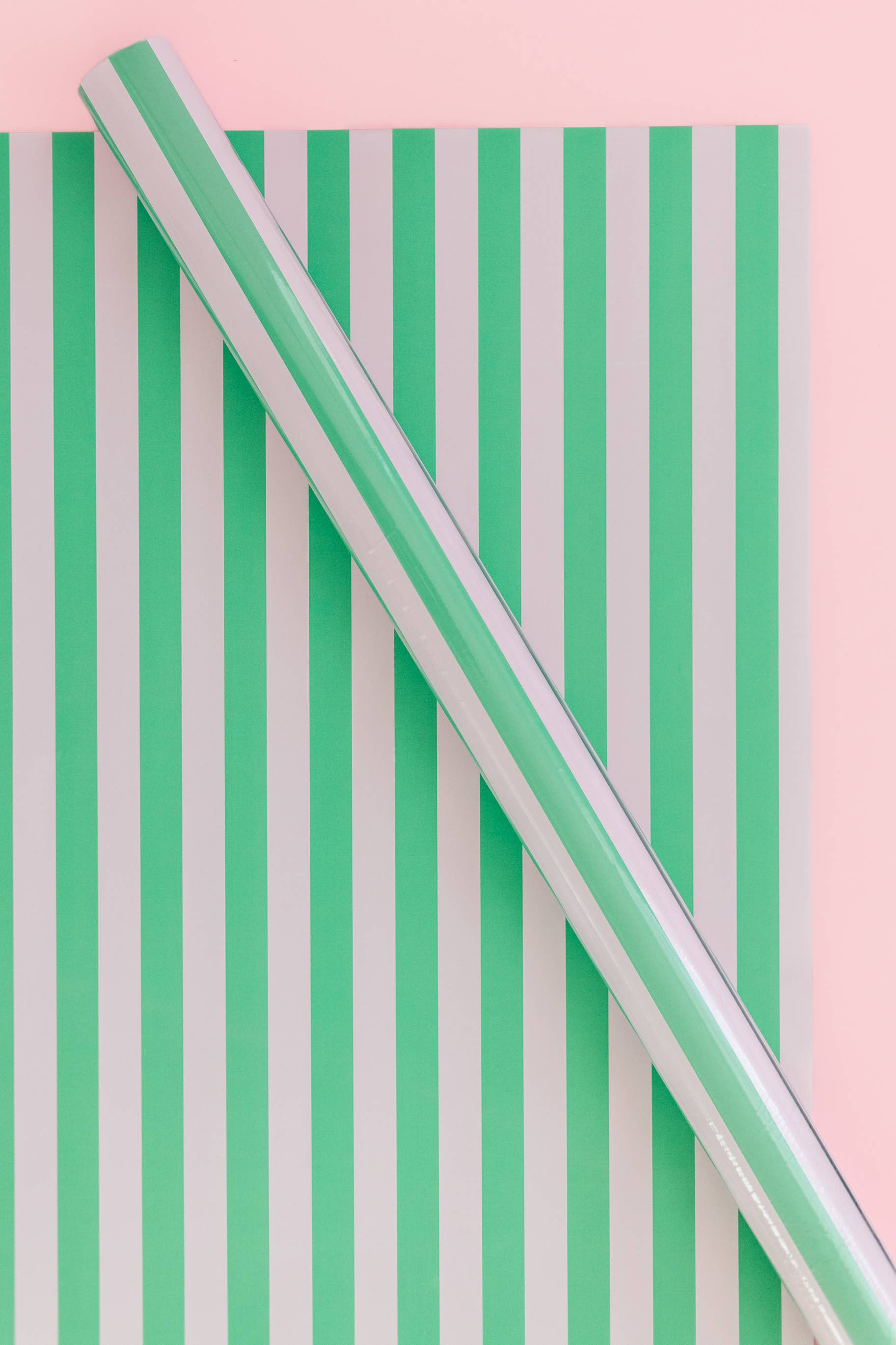 Rock Paper Scissors - Wholesale Inpakpapier per rol - Inpakpapier met groen/roze strepen - rol van 3 vellen2
