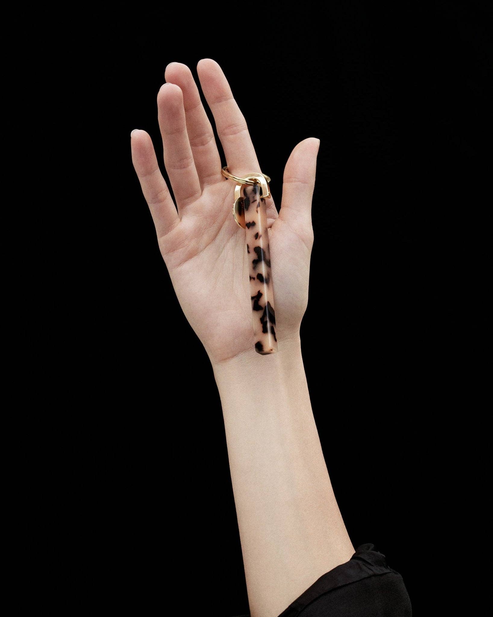 MACHETE - Wholesale Keychain - Women's - Bar Keychain in Sand Shell - Gold3