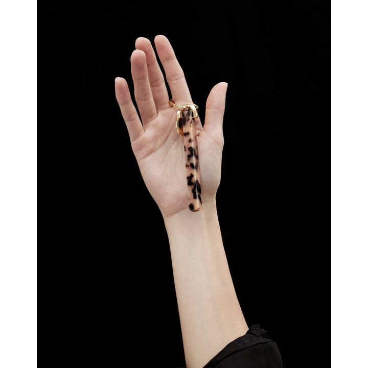 MACHETE - Wholesale Keychain - Women's - Bar Keychain in Sand Shell - Gold3