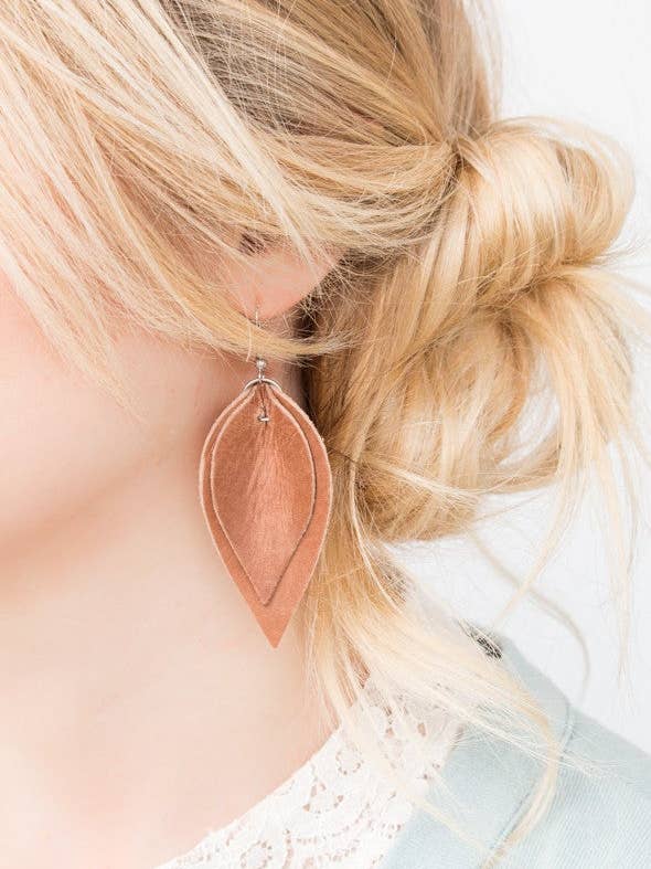 Boucles d'oreilles en cuir double pétale pour la vente par Hipster Row
