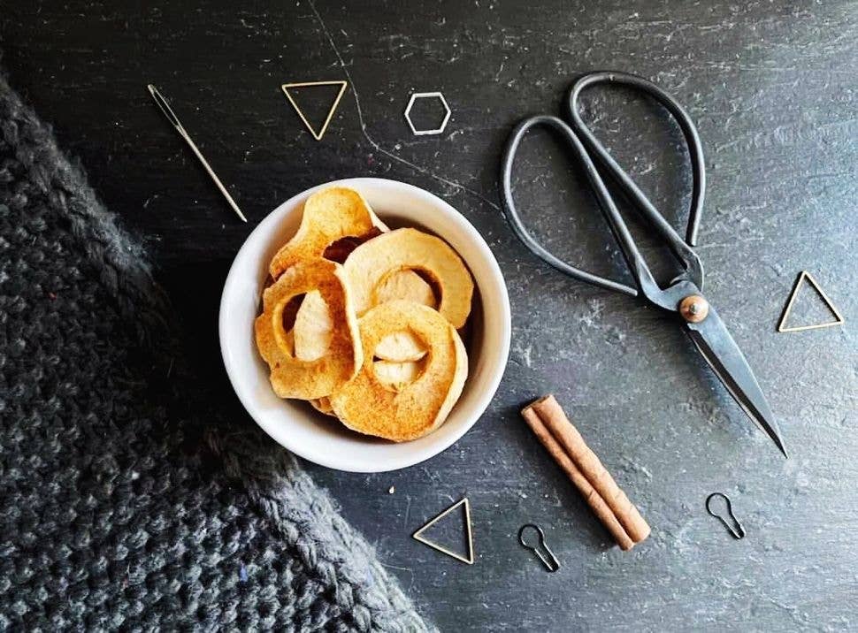 Hunt and Gather Dry Foods - Wholesale Dried/Dehydrated Fruit - Apple Pie Chips1