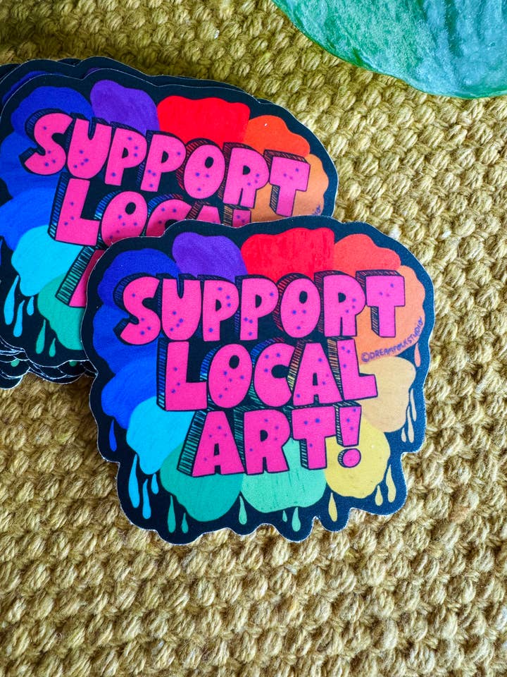 Støt lokal kunst! Klistermærke for engroshandel hos Dream Folk Studio