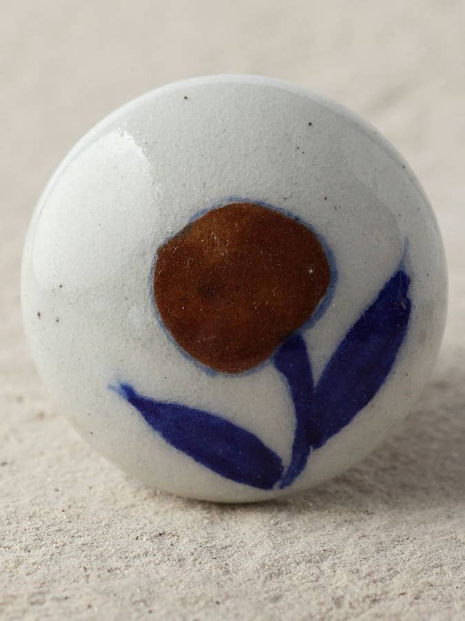 Tirador de Cerámica con Diseño de Flores en Blanco Antiguo para venta al por mayor de KNOBCO