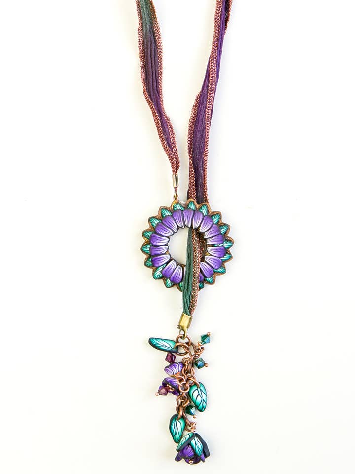 Lariat con borlas - Pasión Púrpura para venta al por mayor de Petal Pushers by Janet Pitcher