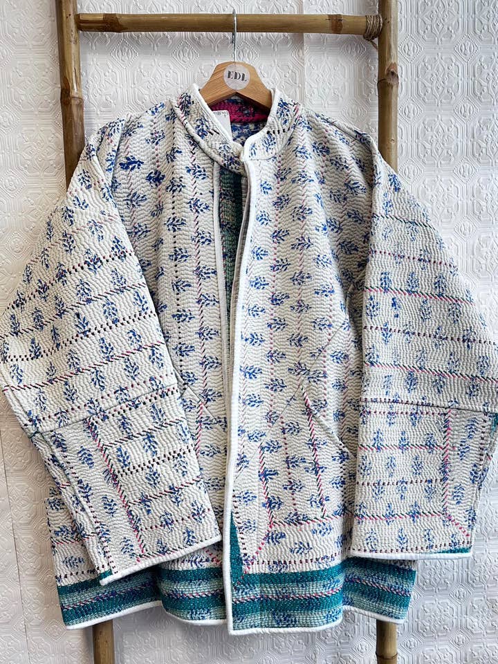 Genou en coton Kantha vintage réversible ouvert à l'avant pour le jour et le dîner pour la vente par Essential Designs London
