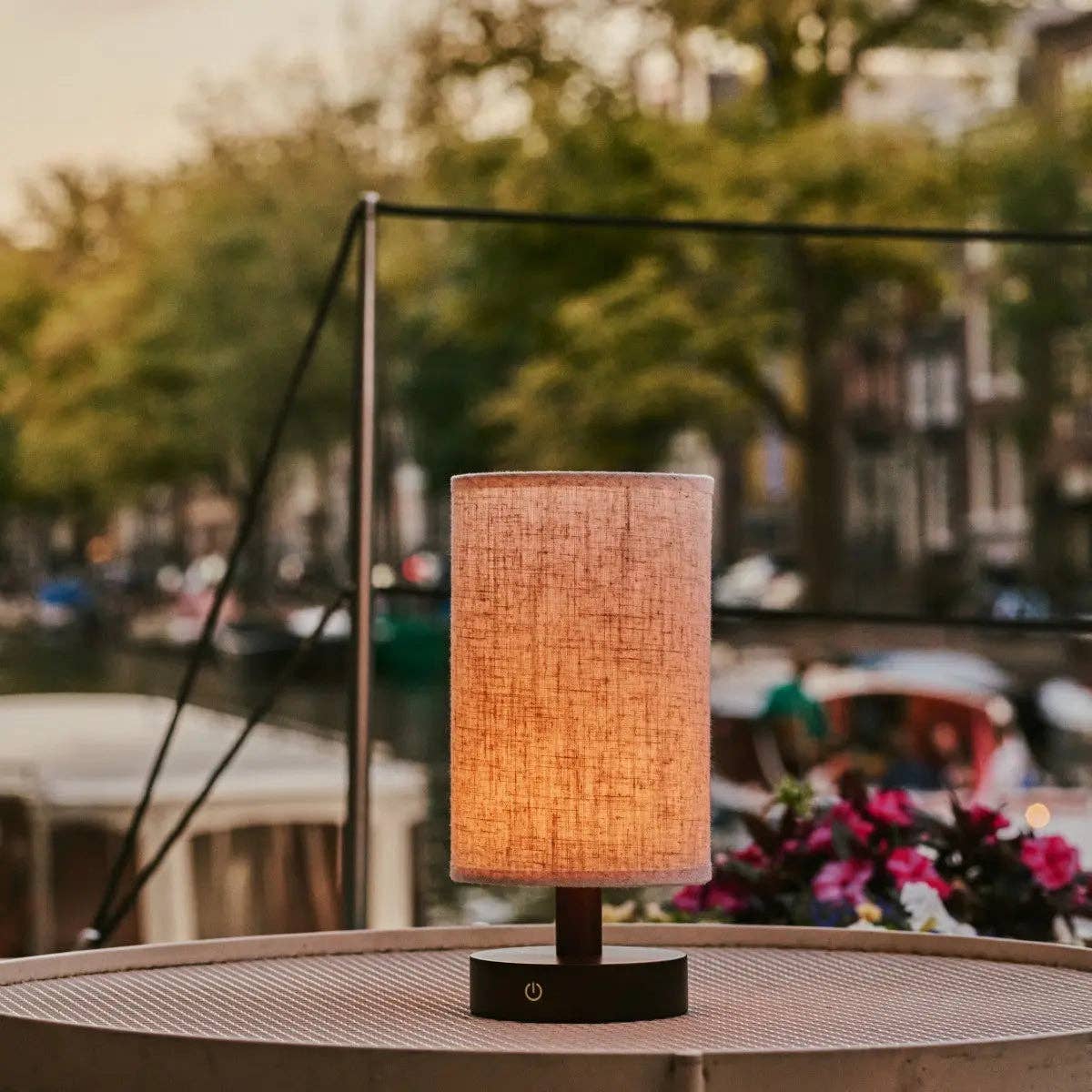 Tavellio - Vente Lampes d'appoint/de bureau - Lampe de table en bois sans fil Ben Dark Brown | Rechargeable, dimmable et jusqu'à 100 heures d'autonomie13