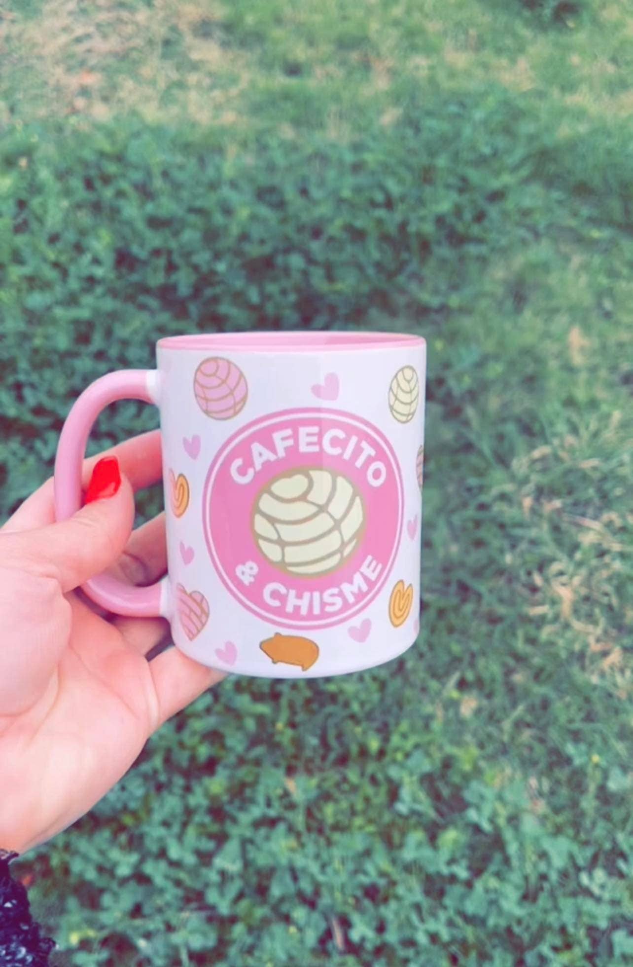 Faith Pink Creations - Vente Tasse à café - Tasse à café Cafecito Y Chisme 11 oz