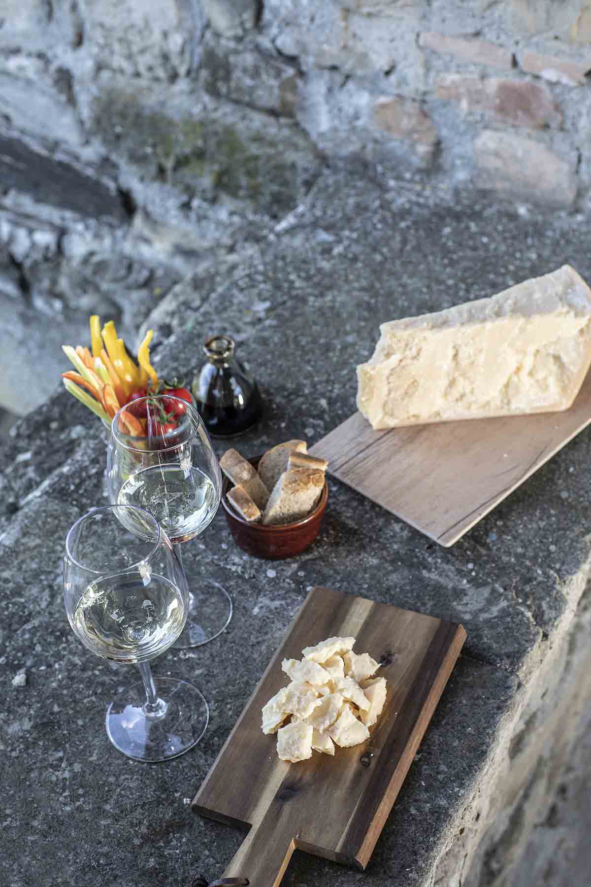 Gustoemilia - Wholesale Cheese - Box Maggengo — Mountain Parmigiano Reggiano1