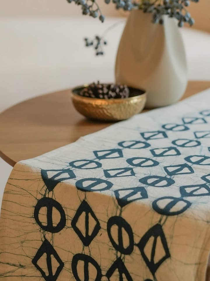 Thrigona Chemin de Table & de Lit en Batik pour la vente par Kohomba