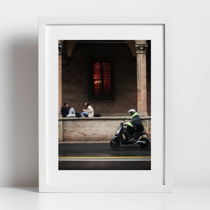 Via Zamboni Bologne Italie Tirage Photographique d'Art pour la vente par Mo & Paul Photography