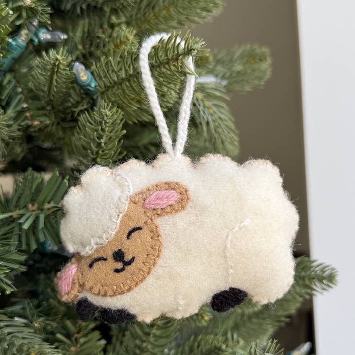 Ornaments 4 Orphans - Vendita all'ingrosso Decorazione - Decorazione natalizia in lana ricamata con pecorella addormentata0