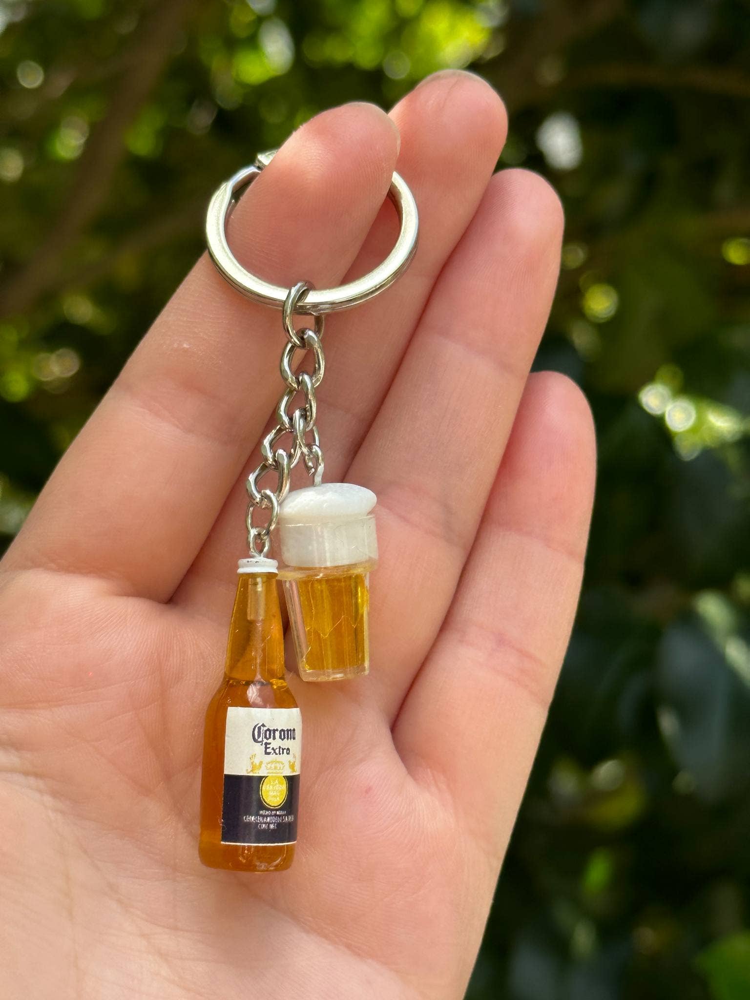 Arcfo Jewelry – Engroshandel Nøglering - Unisex – Mini Cor. Ølflaske Nøglering med Ølkrus – Sjov Gave2