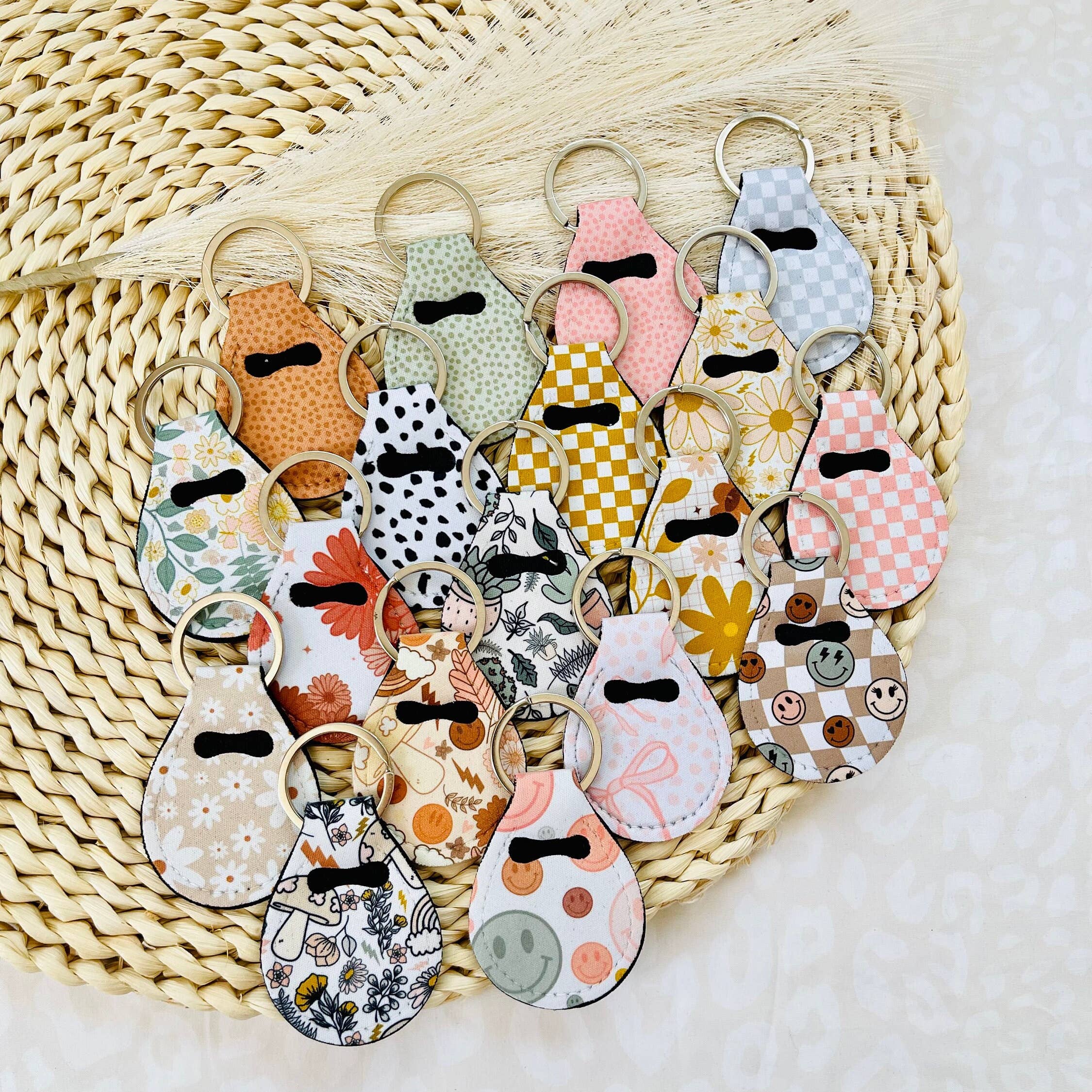 MarissaDDesigns - Wholesale Keychain - Women's - Aldi Quarter Holder / AirTag Holder – 70+ Pattern Options9