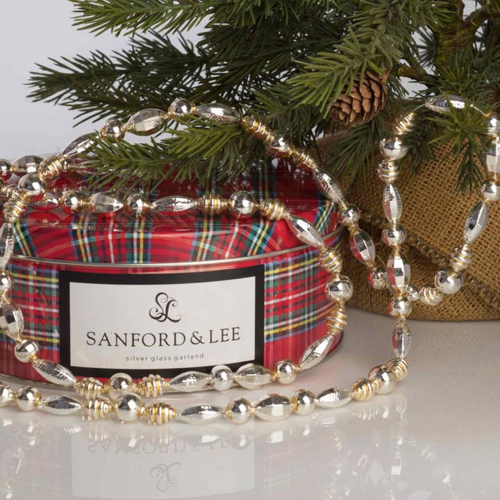 Guirlande en verre d'argent classique champagne pour la vente par SANFORD & LEE, LLC.