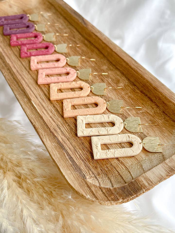 Pendientes de arcilla | Colgantes de primavera para ventanas para venta al por mayor de Kush Life Designs