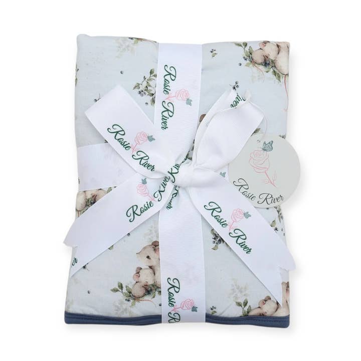 Snuggler matelassé Berry Loved pour la vente par Rosie River