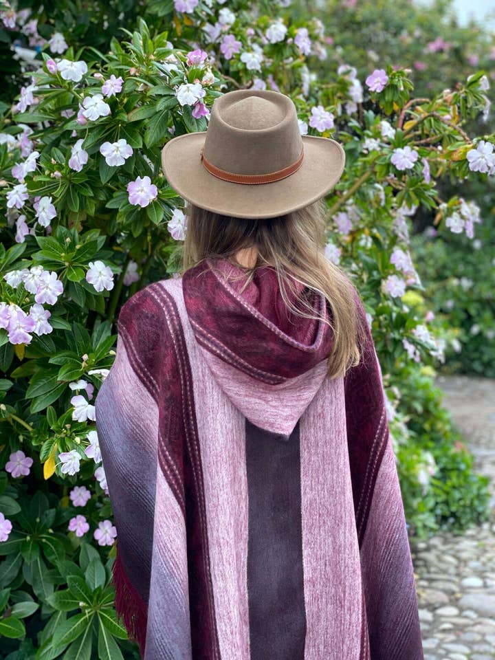 ECUALAMA - Vente Poncho – femme - Poncho à capuche léger en laine d'alpaga unisexe8