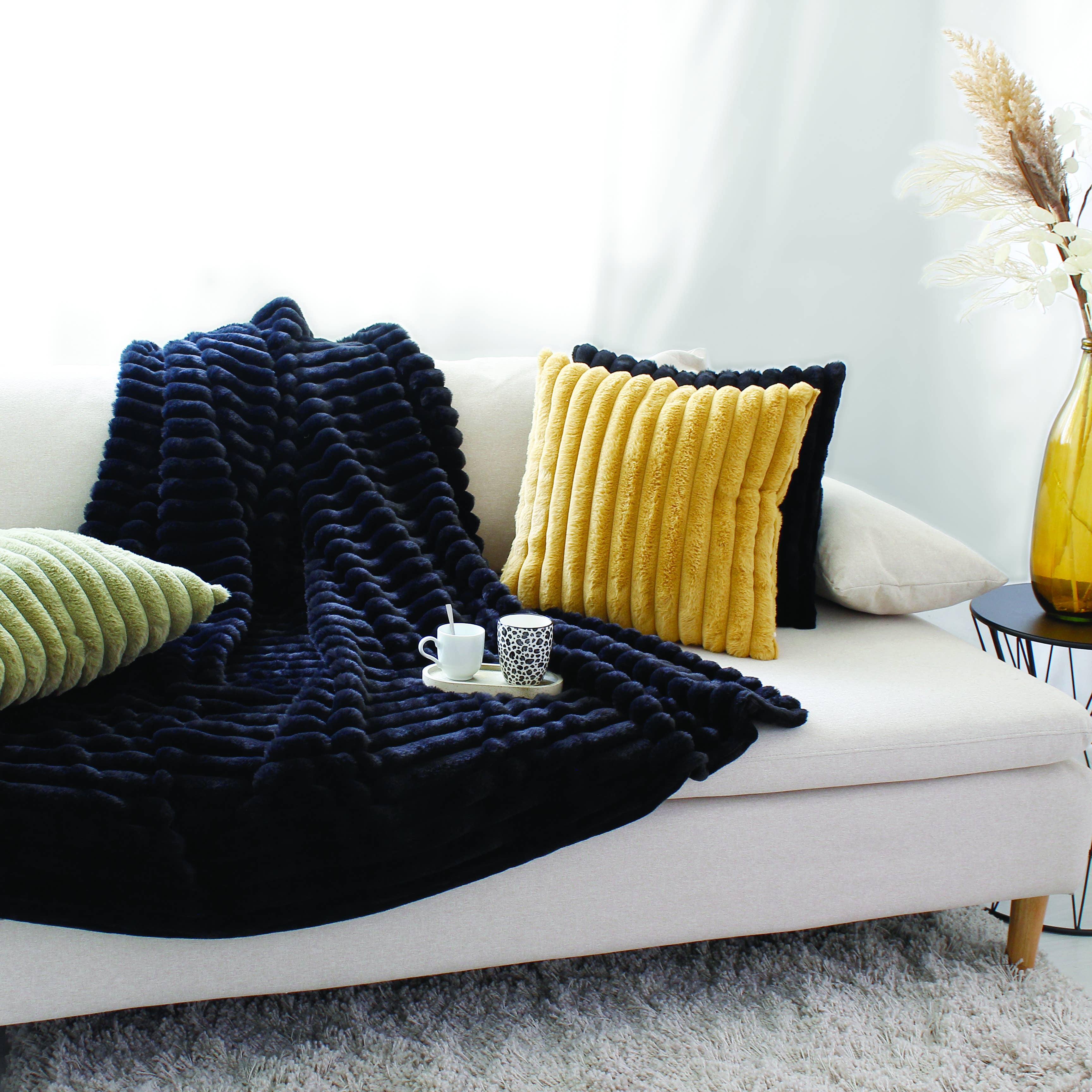 DECOSTARS - CmaDECO - Wholesale Throw/Decorative Pillow - Square cushion, ribbed faux fur, 40x40cm, Matisse4