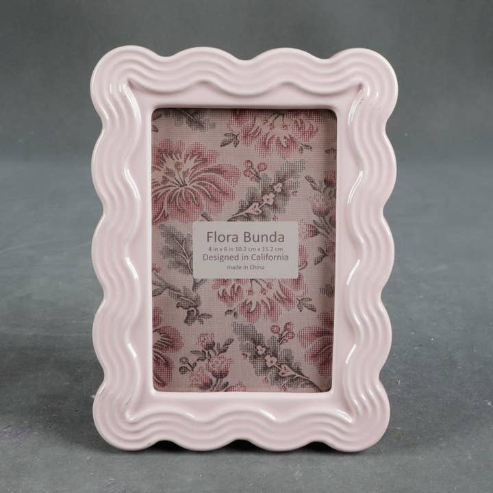 Marco de cerámica rosa con borde festoneado de 4x6 para venta al por mayor de Flora Bunda Inc