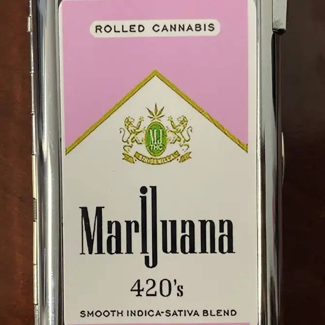 Pink Ladies Sigaretten ID Etui Met Ingebouwde Butaan Aansteker voor wholesale door Lighter King