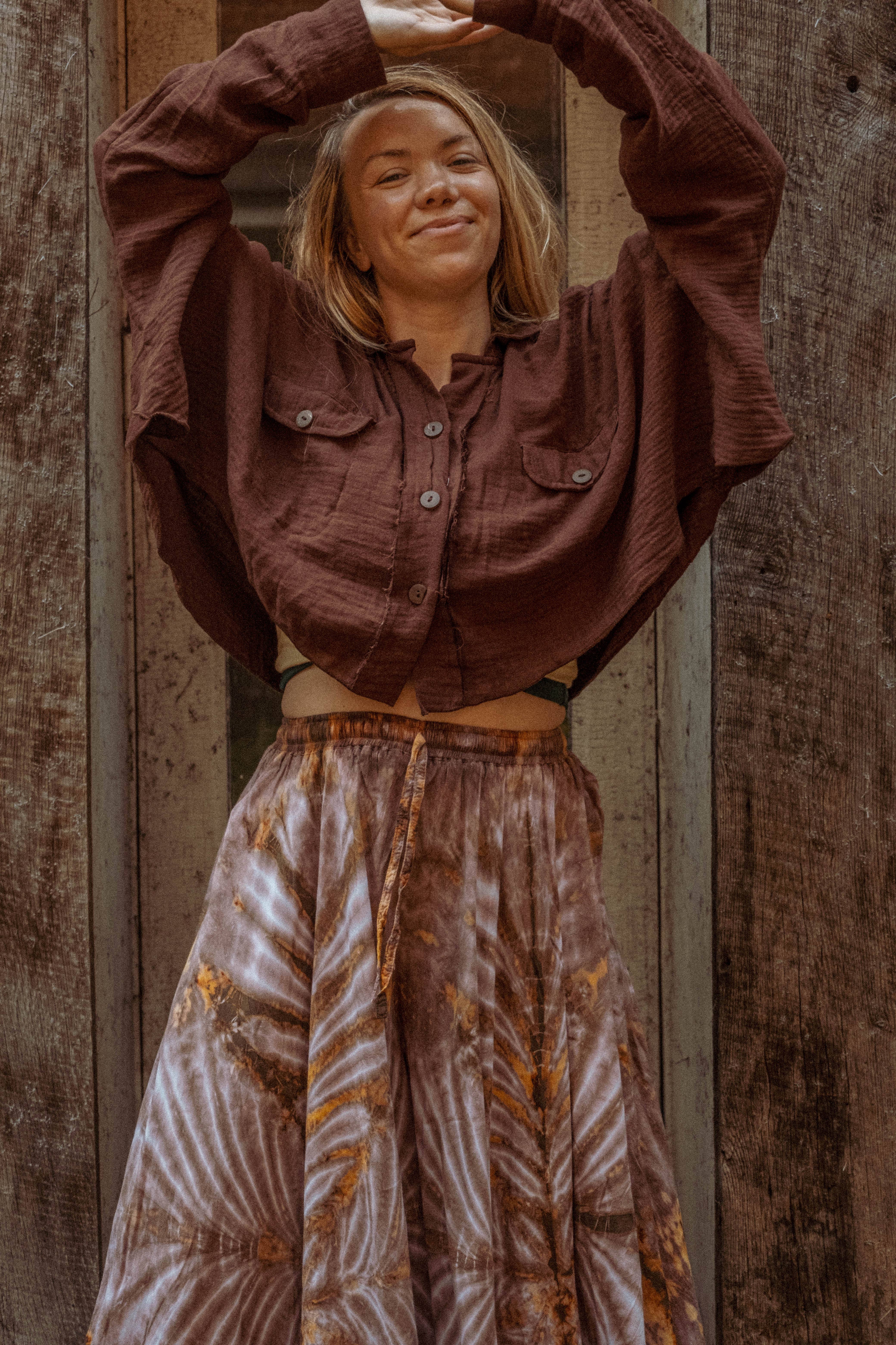 Gardenbelle Shop – Casaco camiseiro – Mulher por atacado – Shacket cropped boho de bambu com botões, camada sobreposta10