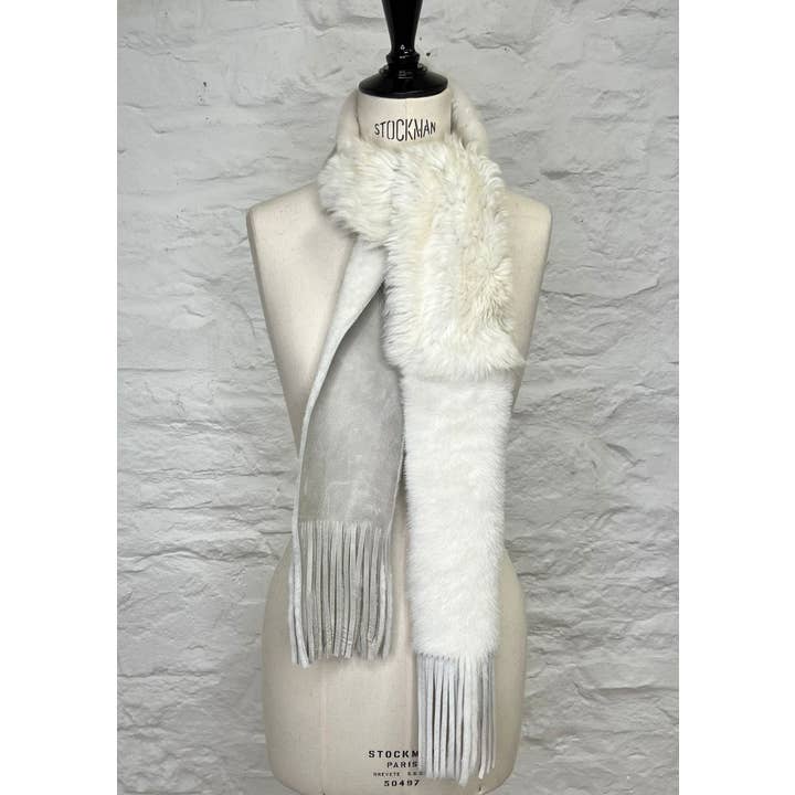 Owen Barry Ltd – wholesale Halsduk - Dam – Halsduk med flera fransar i fårskinn | Rosie Scarf1