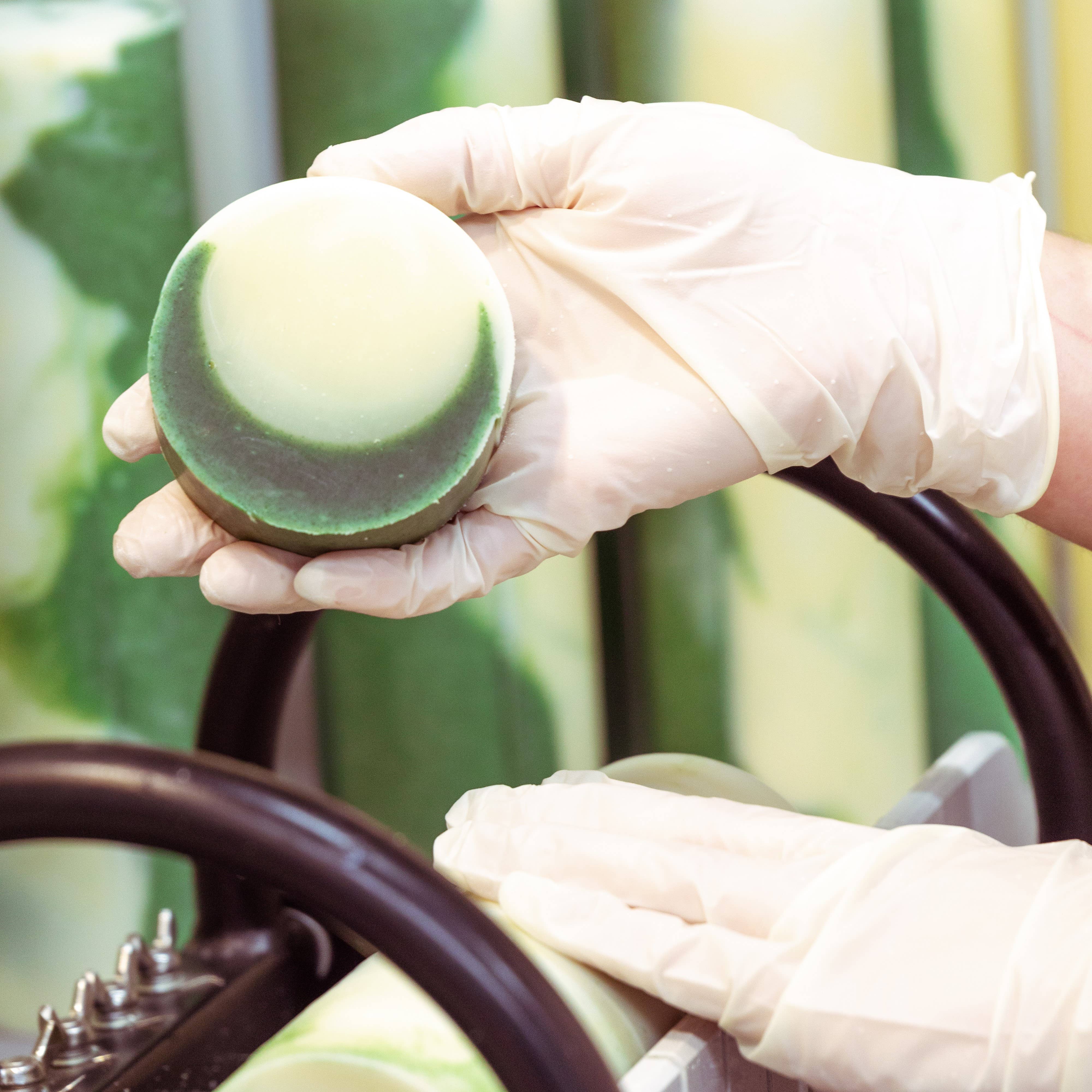 SILMACHY cosmetics - Wholesale Bar Soap - Lemongrass & Spirulina Hand & Body Soap – Refresh & Nourish3