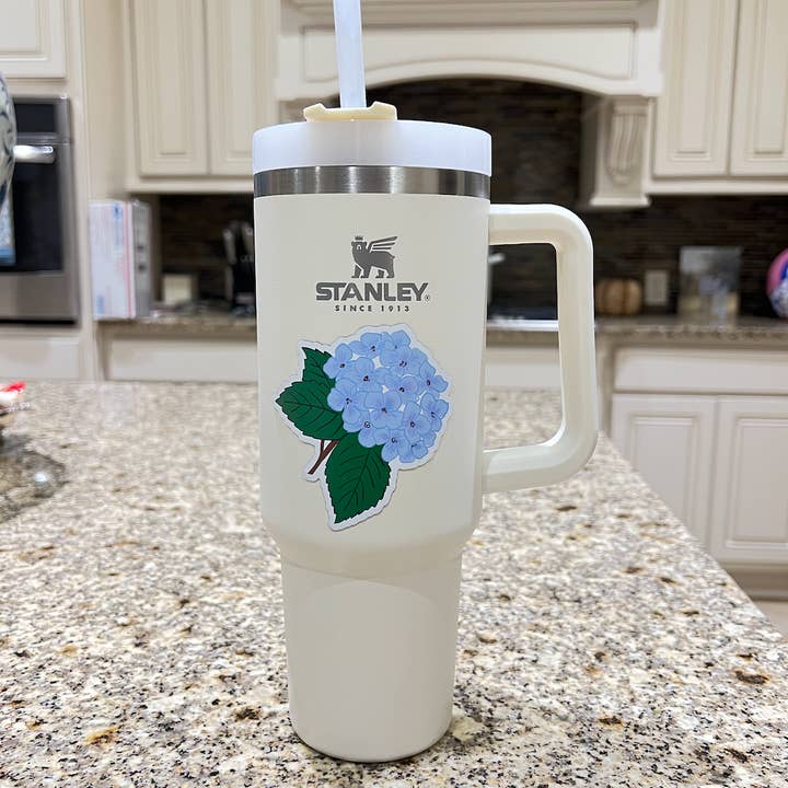 Hortensienmagnet für Stanley Cup & Yeti Cup für den Großhandel von Stylin Brunette & Troop Mahjong